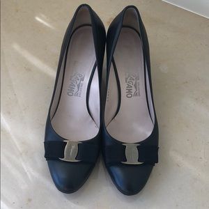 Salvatore Ferragamo Vara kitten heel